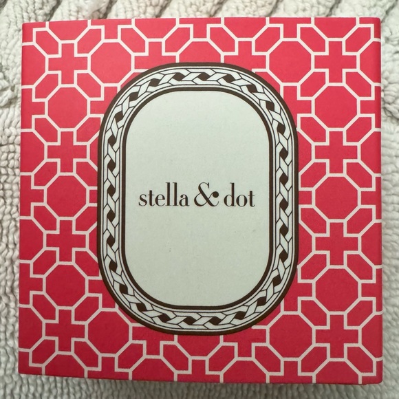 Stella & Dot | 🩶🤍Zariah Studs - Silver 🤍🩶 - Picture 6 of 7